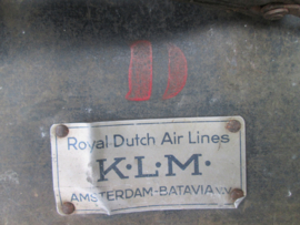 KLM suitcase. KLM koffer gemaakt in Amsterdam voor reizen overzee naar de oost. Royal Dutch Airlines K.L.M. Amsterdam - Batavia. zeer decoratief item.