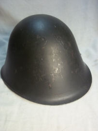 Rumanian helmet model 1972, Roemeense helm M-72 naar Nederlands model in een perfekte staat genummerd.