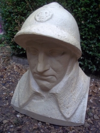 Statue Belgium soldier, made by a famous sculptor War van Asten. Buste Belgische soldaat gemaakt door WAR VAN ASTEN 1888- 1958.