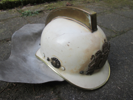 Dutch firehelmet of the City of Amsterdam, with solid brass frontbadge, hard to find helmet. Amsterdamse brandweerhelm Kraayer model met massief koperen embleem, zeldzame helm, moeilijk te vinden. mooi gedragen staat met brede leren kinband.