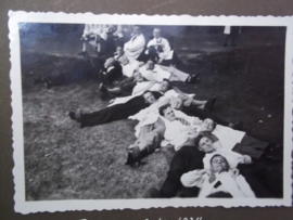 8 Foto's van een SA partij man, leuk met standaard en uniform, SA foto's zijn niet zo gemakkelijk te vinden.