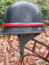 Belgium WW2 motorhelmet used by army and police forces. Belgische motor helm met voorop de Belgische leeuwenkop, gebruikt door politie (Rijkswacht) en leger.