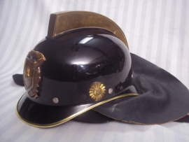 Dutch fire department helmet from the seventies. Nederlandse brandweerhelm uit de jaren  70, compleet met leren flap en brandwerende hoes, zeer goede staat.