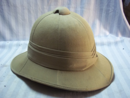 British pith helmet nicely marked in a very good shape. 1941. Engelse tropenhelm, met maker en datum zeer goede staat