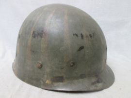 US- M1 combat helmet front seam, fixed bail. complete with innerliner, nicely marked, . Amerikaanse M1 helm zo gevonden in Zuid- Limburg Nederland,compleet met binnenhelm WW2.