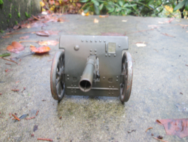 tin gun. blikken speelgoed kanon