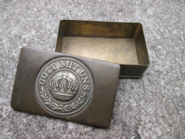 German brass box with prussian buckle Koperen doosje met daarop een Pruisisch koppelslot Gott mit Uns. bijzonder stukje.