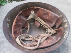 Japanese helmet M-1890, nicely marked used condition, Japanse staalhelm. met originele ster en binnenwerk, mooi gemarkeerd, moeilijk te vinden helm in originele staat. gedragen complete staat.