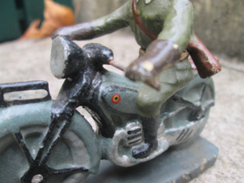 DURSO Belgium military motorcyclist. Belgische soldaat op motorfiets.
