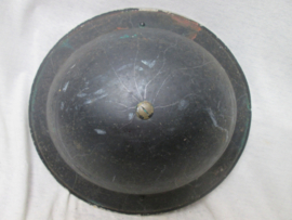 British steelhelmet Mk2 ,with early liner helmet and liner dated 1939. Engelse staalhelm Mk2 mooi gemarkeerd zwart overgeverfd voor politie troepen 1939 gedateerd. mooie complete helm.