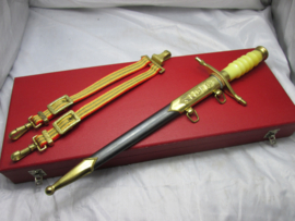 East- Germany generals dagger in case. DDR-NVA- Oost-Duitse generaals ponjaard in doos met nummer, goudkleurig Nationale Volks Armee Infanterie.