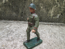 DURSO Dutch soldier marching. Nederlandse marinier die marcheert, goede staat.