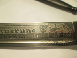 German dress bayonet with etching. Duitse parade bajonet met inscriptie Erinnerung an meine Dienstzeit met 2 Wehrmacht adelaars maker hersteller FW Holler Solingen.