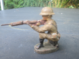 ELASTOLIN Shooting belgium soldier. Schietende belgische soldaat geknield. goede staat