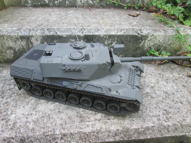 TAMIYA tankmodel plastic en metaal met motor, werking niet getest groot model,