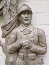 French memorial plaque PORTILION TOURS. Gietijzeren Franse plaquette ter herinnering aan WO1. zeer bijzonder en uniek stuk afmeting 110 cm bij 50 cm.