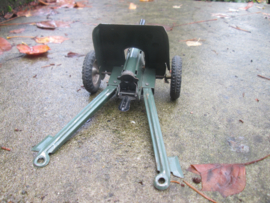 Tin gun. Blikken kanon simpele uitvoering Duits model.