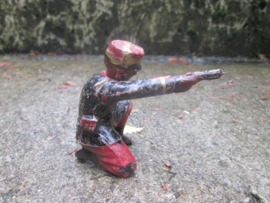 ELASTOLIN 10 cm. French officer shooting. Franse officier met pistool antiek speelgoed.