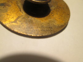 US-Army NCO cap badge. Amerikaans pet embleem manschappen, gemaakt  J.R.Gaunt New- York, made in England.