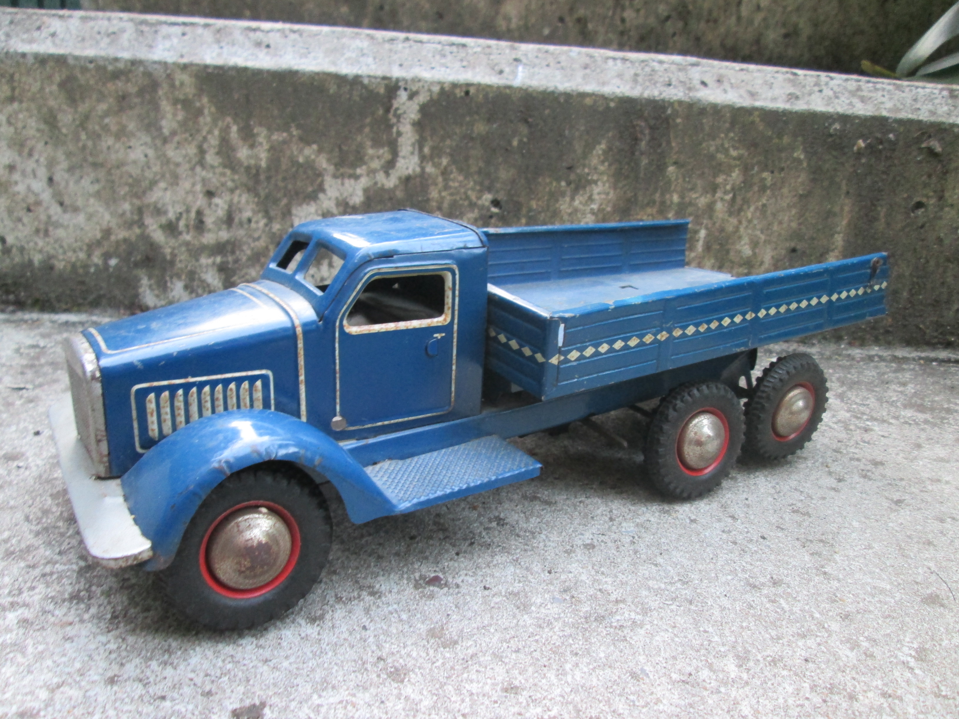 German tin Lorry. Blikken vrachtauto Duits fabrikaat Tippco. Made in the US/ zone Germany bespeeld