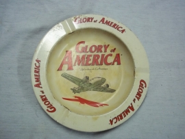 Ashtray metal sixties Glory of America with aeroplane. Blikken asbak jaren 60 met vliegtuig