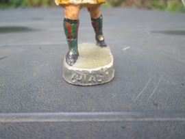 CHIALU Scottish soldier with rifle, schotse soldaat met geweer.