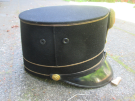 Dutch military officers cap. Nederlands officiers kepie van de GENIE, met vuurvergulde knopen en goudgeborduurde kokarde. TOP staat, behorende bij het buitenmodel zwarte uniform voor 1940.