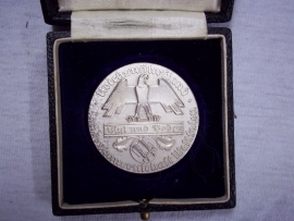 German badge in case Reichsnahrstand silver Blut und Boden. Duitse penning in doos Landesbauernschaft Westfalen.