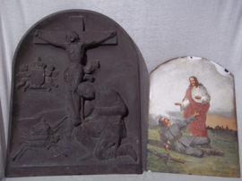 Grafplaat, Duitse soldaat ziet op het slagveld Jezus Christus. gemaakt van emaille, gesigneerd A. Fischer GmbH, München IX. dit soort geemailleerde grafplaten zie je niet vaak zijn vrij zeldzaam, zeer nette staat 35 bij 25 cm.