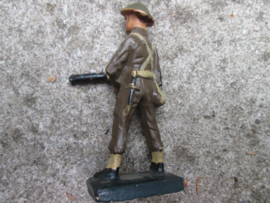 DURSO Belgium soldier with machine gun. Belgische soldaat jaren 50 met machine geweer en Engelse helm Belgische vlag.