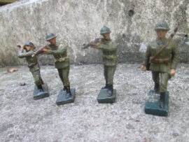 DURSO 4 Belgium soldiers. 4 Belgische soldaten leuke set.