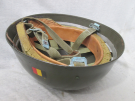 Belgium paratrooper helmet worn in the fifties- sixties. Belgische parahelm ABBL gedragen in de congo maar ook tijdens het ballon springen wat ze in belgie oefende.