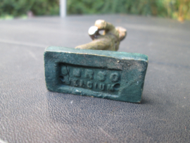 DURSO Belgium soldier with handgranate. Belgische soldaat met handgranaat. bespeelde staat.