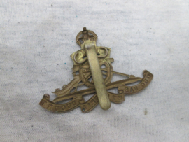British cap badge Royal Artillery. Engels petembleem Veldartillerie. vroeg model
