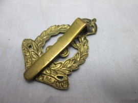 British cap badge Royal Army Medical Corps. Engels pet embleem Medische Dienst WO2.