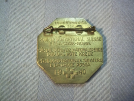 Swiss donation badge. Zwitsers speldje, spende der Nationale armee 1940. in verschillende  talen.