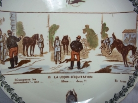 French remembrance plate 1870 nice decorated.Frans herinneringsbord met militaire afbeeldingen.