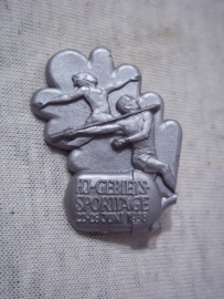 German tinnie, rally badge, Duitse tinnie. Hitler- Jugend. HJ Gebietssporttage 22-26 juni 1938. platic tinnie met hersteller.