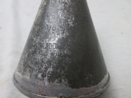 British Army oil can nicely marked 1955 ver nice modell. Zeer apart oliebusje Engels leger dit is naoorlogs, maar in WO2 had je deze ook.