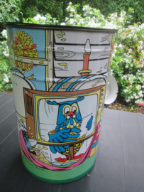 Groot blik Fabeltjeskrant met Meneer de Uil Juffrouw ooievaar, Truus de mier, Bor de wolf, noem ze maar op uit 1986.
