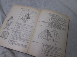 Duits handboek soldaat linnen kaft. Das Kommandobuch - Die Schützenkompanie - juni 1940 - instructieboek met afbeeldingen.