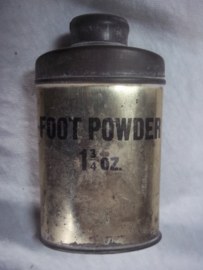 5 verschillende blikjes en navulbus met FOOT POWDER. 1940 leuke aparte set.