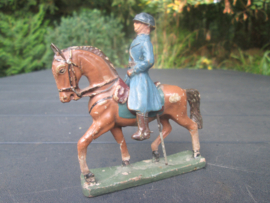 DURSO Belgium officer, belgische officier op paard leeuwembleem op helm leger, Rijkswacht. goede staat.