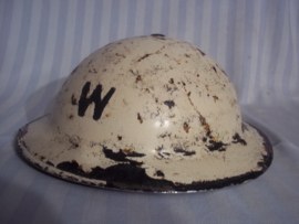 British sleelhelmet Home-guard. so found in London attick. Engelse helm van een Senior Warden. zo gevonden, mooi gedateerd 1939, binnenhelm HELMETS Ltd. 1939. eerlijke helm uit de London Blitz.