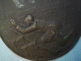 French plaque, medailion, table- medal. battle of Fort Vaux, Major Raynal, the last pigeon, this pigeon was later decorated. Penning Frans strijd om Fort Vaux verdun. laatste duif gebruikt voor bericht van overgave, Zeldzaam.