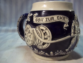 German stein fire department Gott zur ehr dem Nachsten zum wehr. Duitse bierpul met brandweer motieven