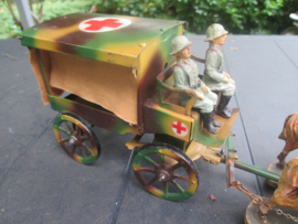 German red cross ambulance with horses Duitse Sanitater wagen getrokken door paarden zeer goede kwaliteit.