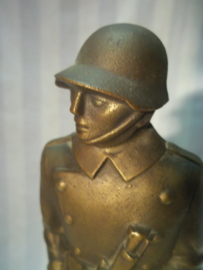 Bronse statue Swiss soldier, shooting price 1939 Luzern. Zwitserse schietprijs, brons beeld