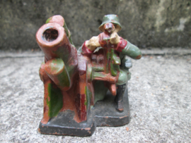 ELASTOLIN German soldier with mortar WW1. Duitse soldaat met mortier WO1