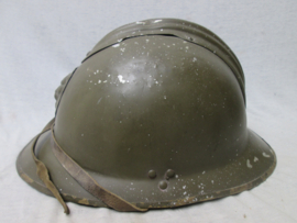 Belgium lightweight aluminium officers helmet 1930 pattern. maker FONSON in Brussel. Belgische aliminium officiershelm, originele kleur FONSON Brussel is de maker aparte helm, model 1930.